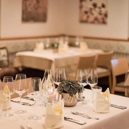 Der Wastlhof - Pools, Spa&eigene Reitschule Niederau