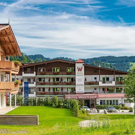 Der Wastlhof - Pools, & Eigene Reitschule