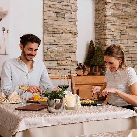 Der Wastlhof - Direkt An Der Skipiste Wellness & Szálloda Niederau